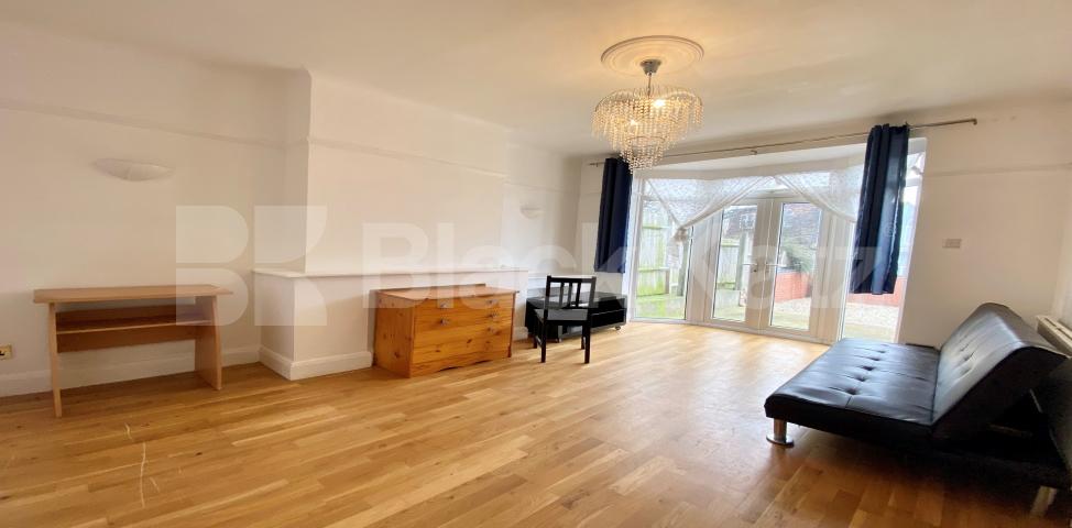 			LET   , 4 Bedroom, 2 bath, 2 reception Semi-Detached House			 Ringmore Rise, Dulwich / Honor Oak / Forest Hill Borders.